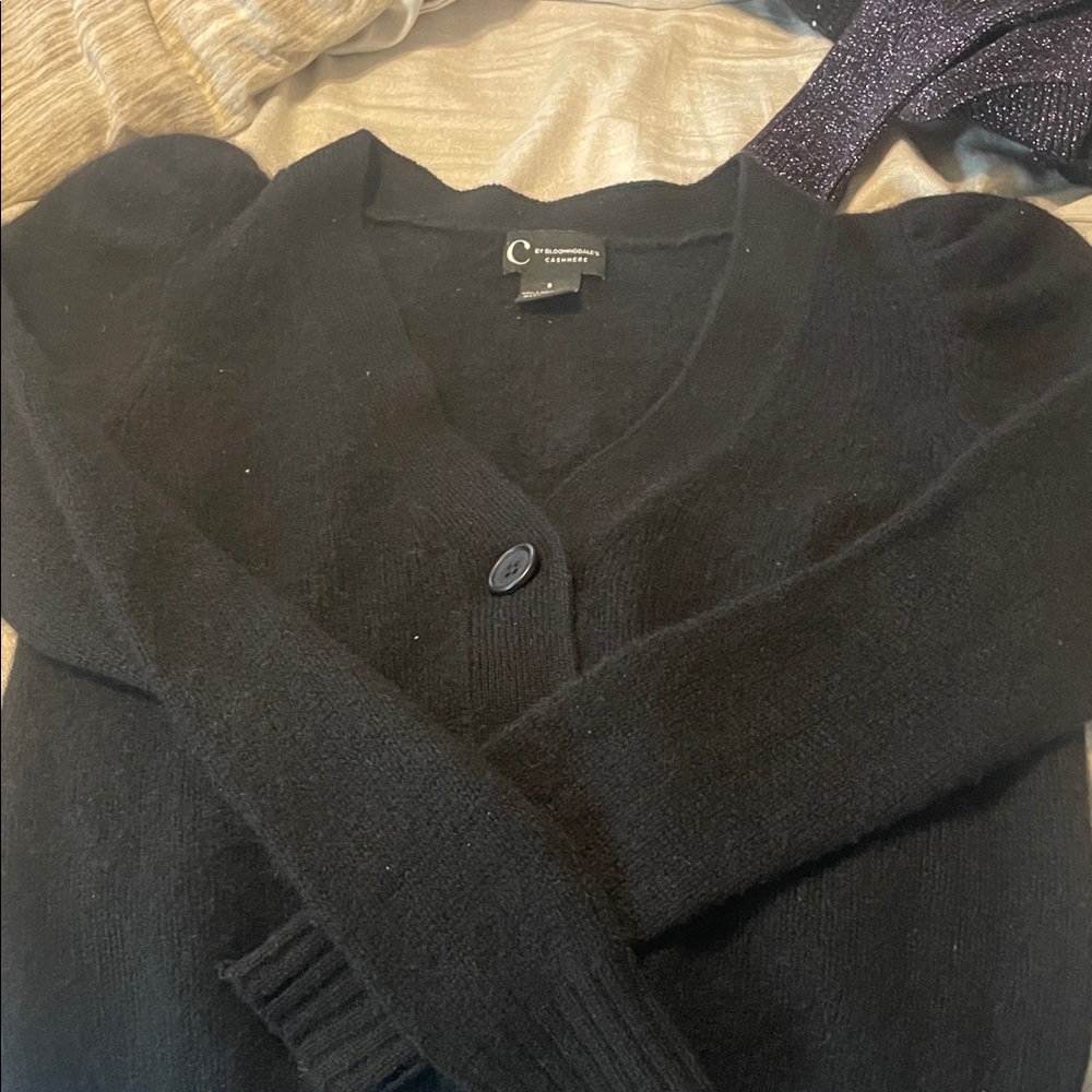 Bloomingdale's Black V-Neck Single-Button Cardigan